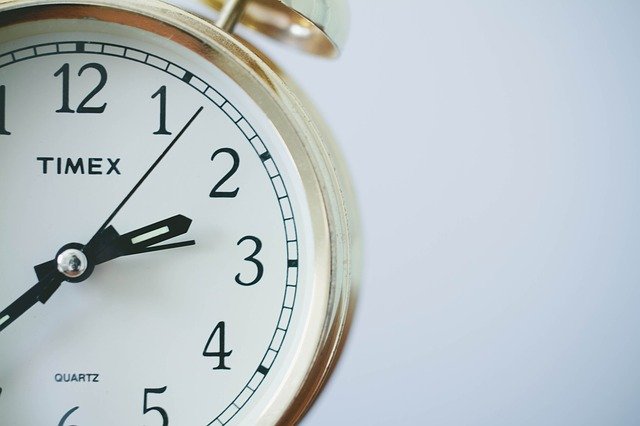 もうすぐ3時をさす時計